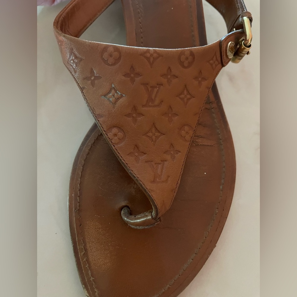 Louis Vuitton Brown leather monogrammed thong sandals